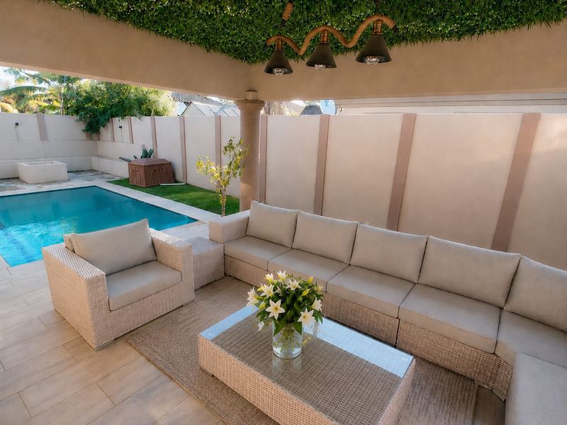 Immaculate family home in Exclusive Estate! - Photo 2