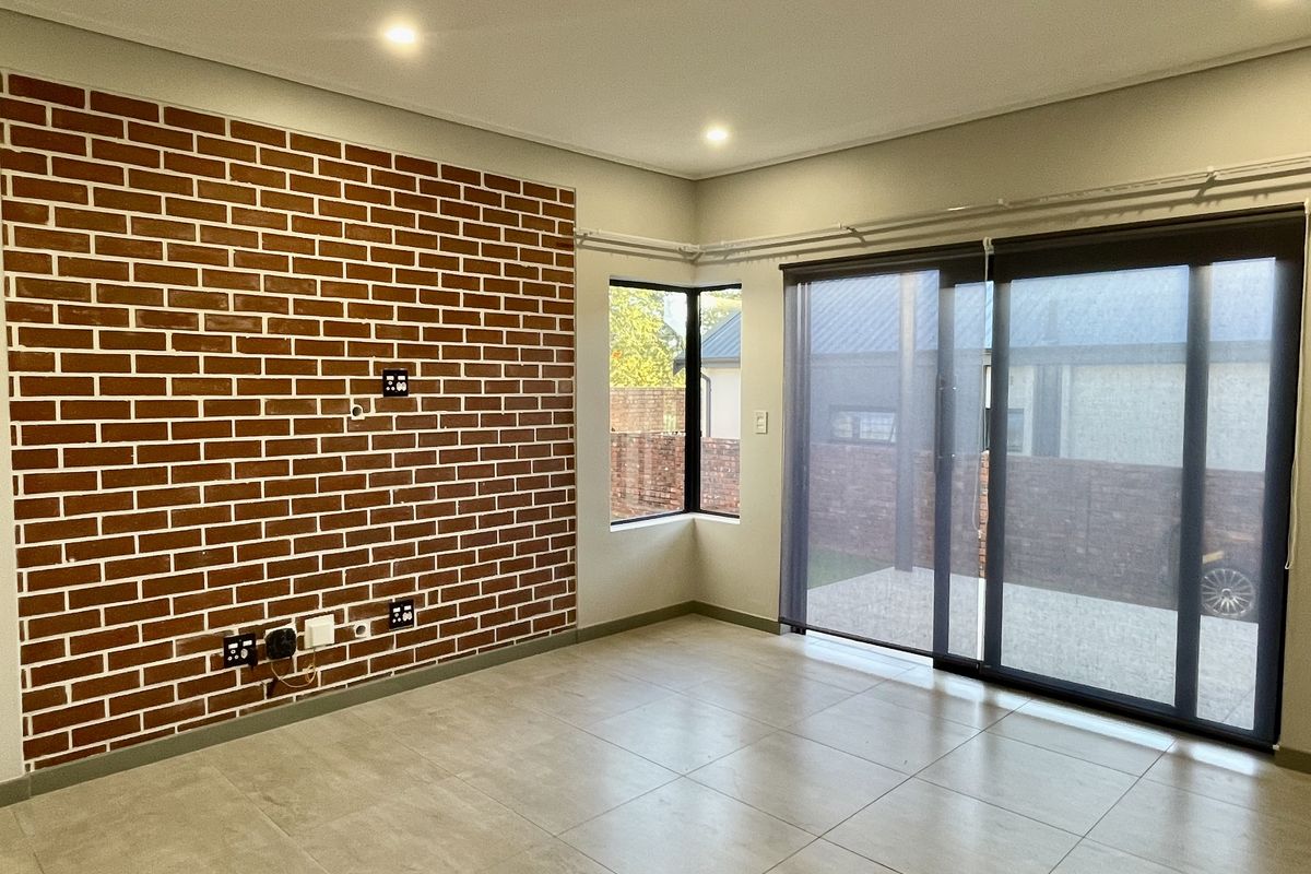 Modern 3-Bedroom Home in a Secure Estate – Baltimore - Photo 2