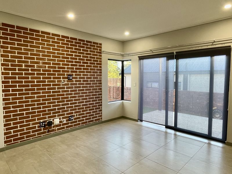 Modern 3-Bedroom Home in a Secure Estate – Baltimore - Photo 2
