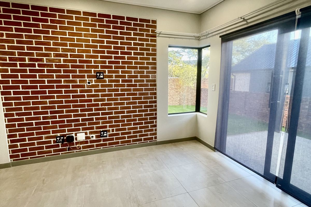 Modern 3-Bedroom Home in a Secure Estate – Baltimore - Photo 3