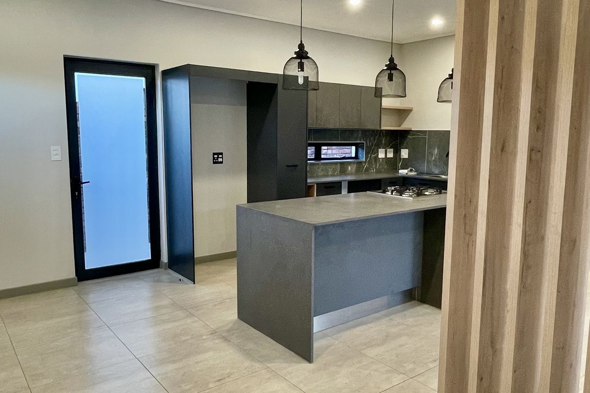 Modern 3-Bedroom Home in a Secure Estate – Baltimore - Photo 5