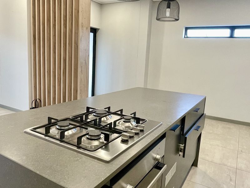 Modern 3-Bedroom Home in a Secure Estate – Baltimore - Photo 7