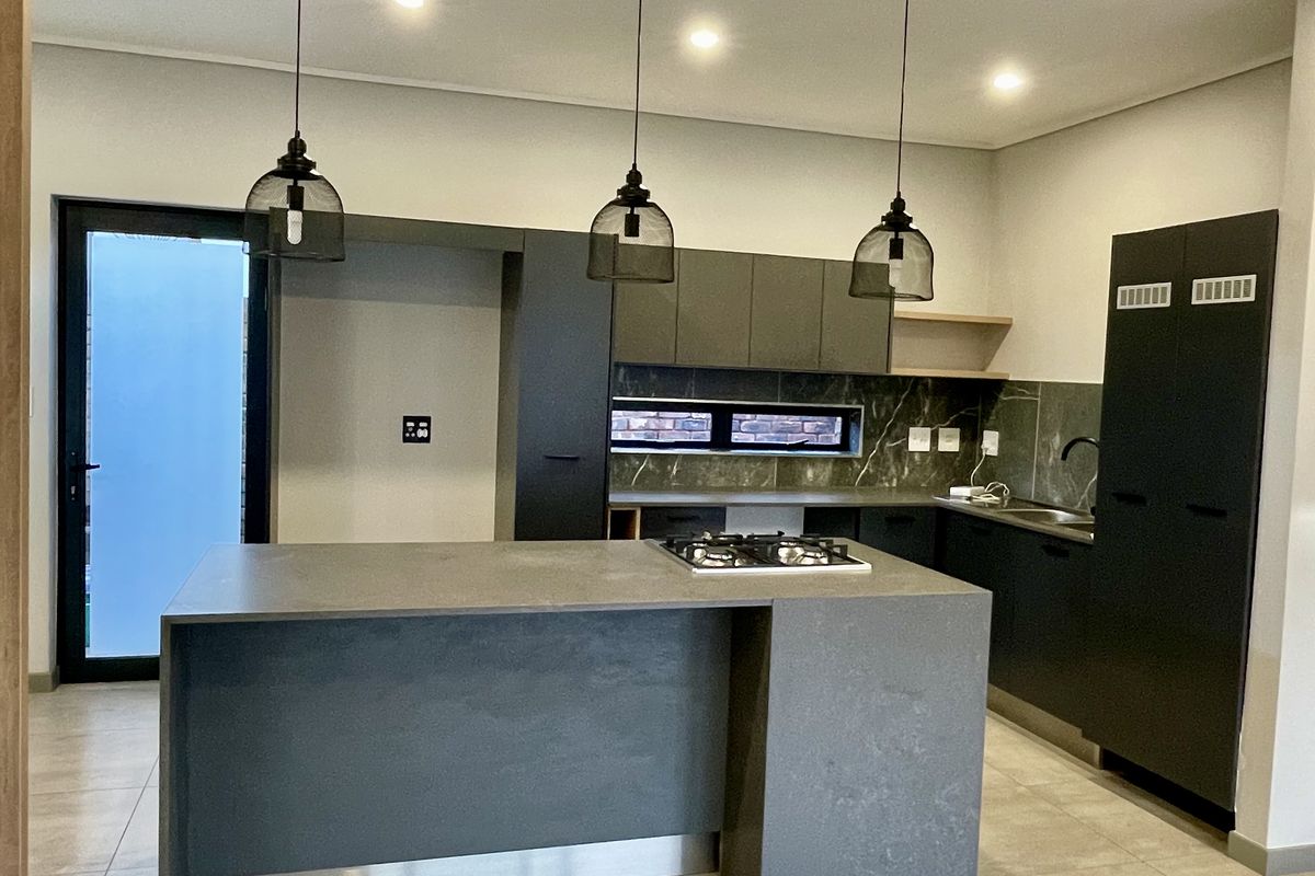 Modern 3-Bedroom Home in a Secure Estate – Baltimore - Photo 4