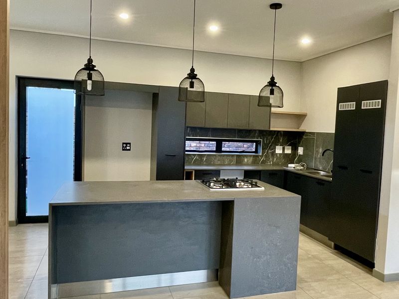 Modern 3-Bedroom Home in a Secure Estate – Baltimore - Photo 4