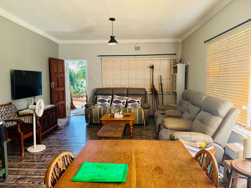 Charming and Versatile Home with Beautiful Garden - Photo 7