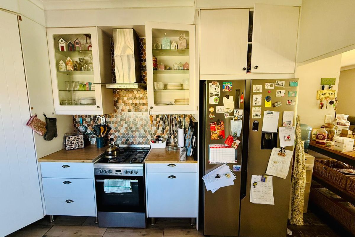 Charming and Versatile Home with Beautiful Garden - Photo 4