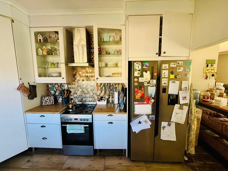 Charming and Versatile Home with Beautiful Garden - Photo 4