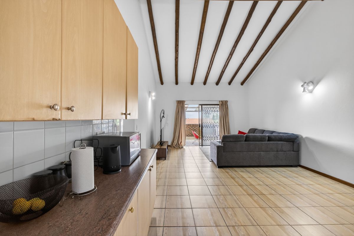 Modern 3-Bedroom Apartment in Noordhang - Photo 2