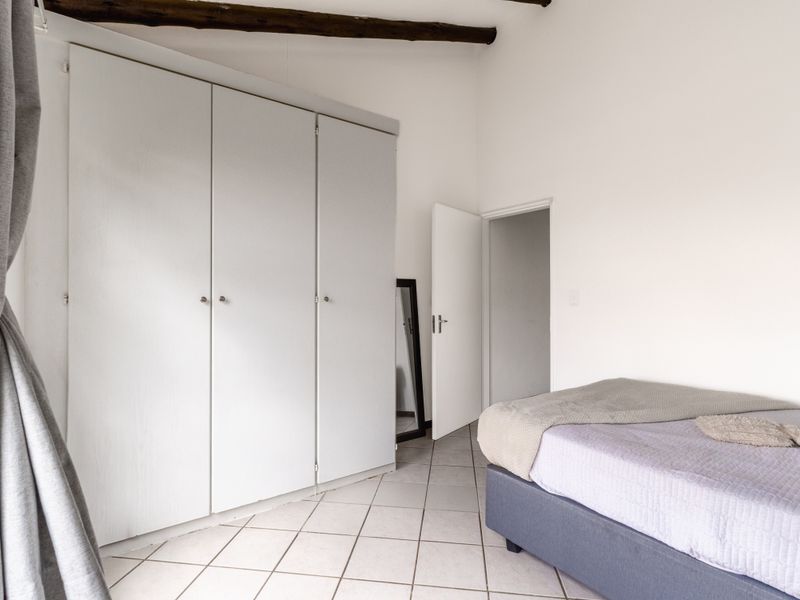 Modern 3-Bedroom Apartment in Noordhang - Photo 10