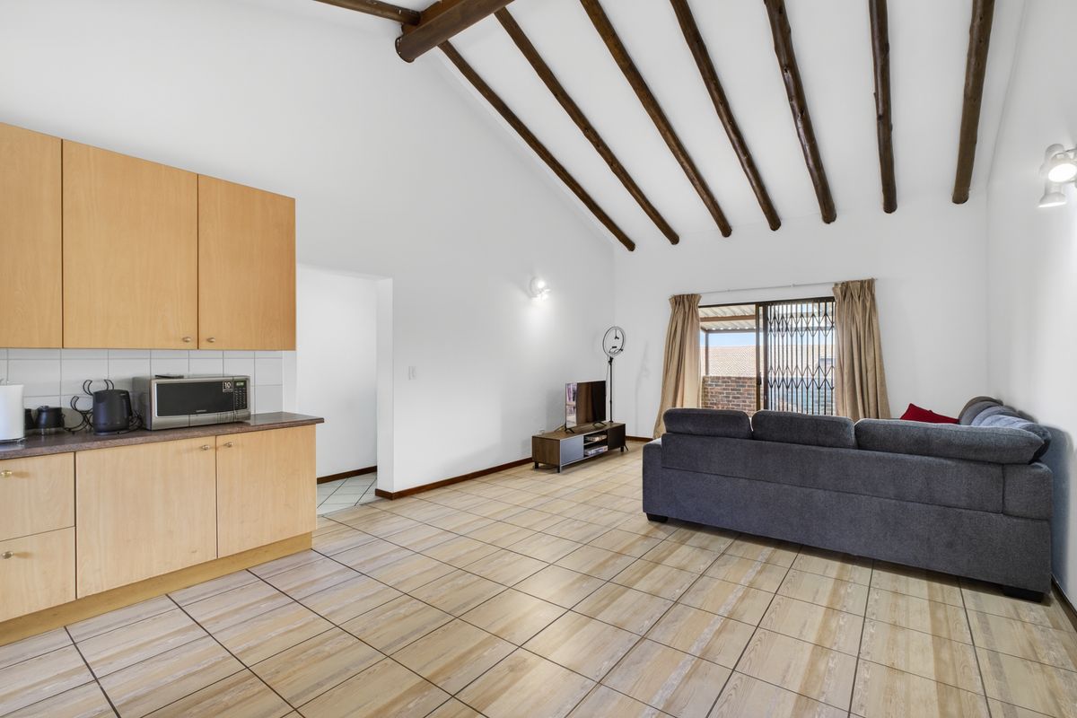 Modern 3-Bedroom Apartment in Noordhang - Photo 5