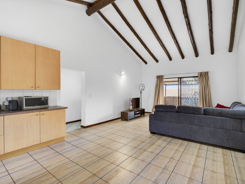 Modern 3-Bedroom Apartment in Noordhang - Photo 5