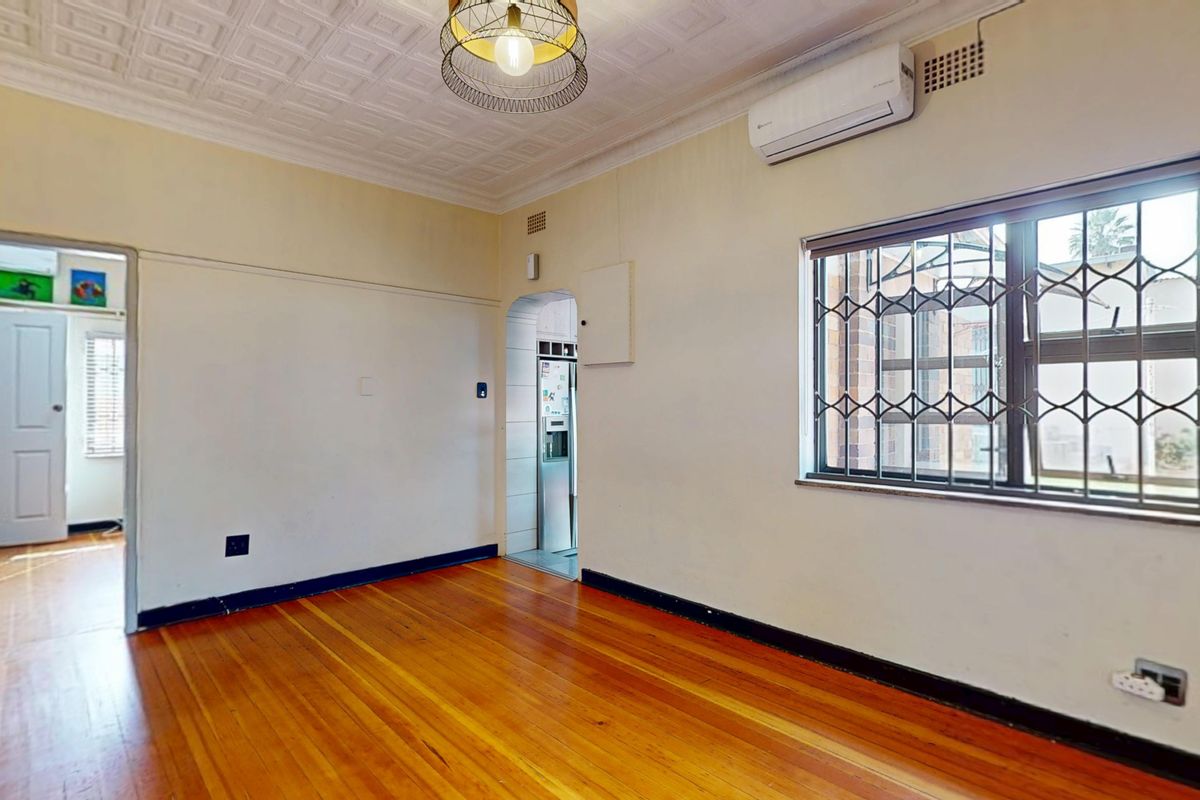 Elegant 5 Bedroom Family Residence with Flatlet! - Photo 5