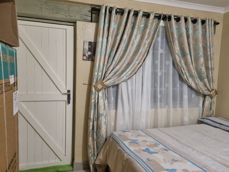 Charming Studio/Bachelor garden cottage in a Peaceful Tranquil Setting - available 1st July 2026 - Photo 8