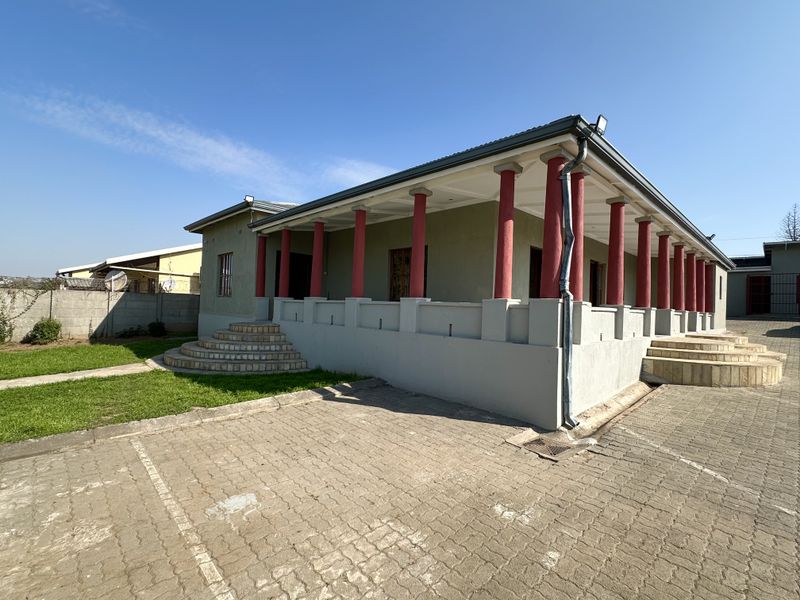 Large 14 Bedroom Income-Earning Opportunity For Sale With N2 Visibility! - Photo 1