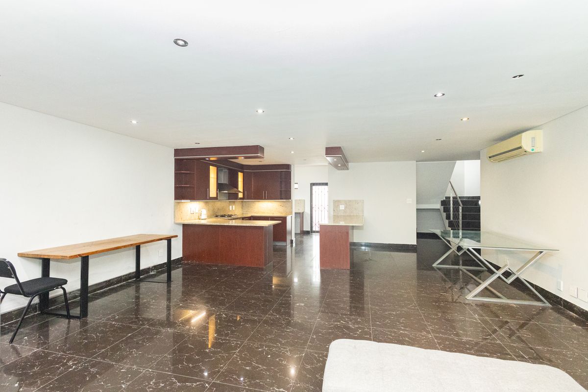 Ultra-Spacious 4 Bedroom Family Home with Exceptional Versatility! - Photo 4