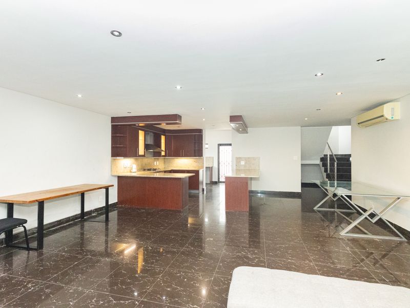Ultra-Spacious 4 Bedroom Family Home with Exceptional Versatility! - Photo 4