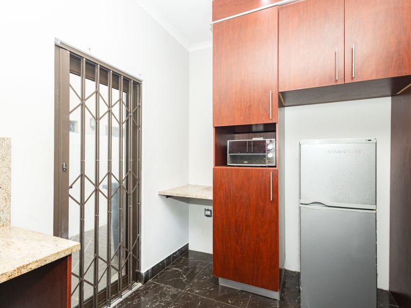 Ultra-Spacious 4 Bedroom Family Home with Exceptional Versatility! - Photo 10