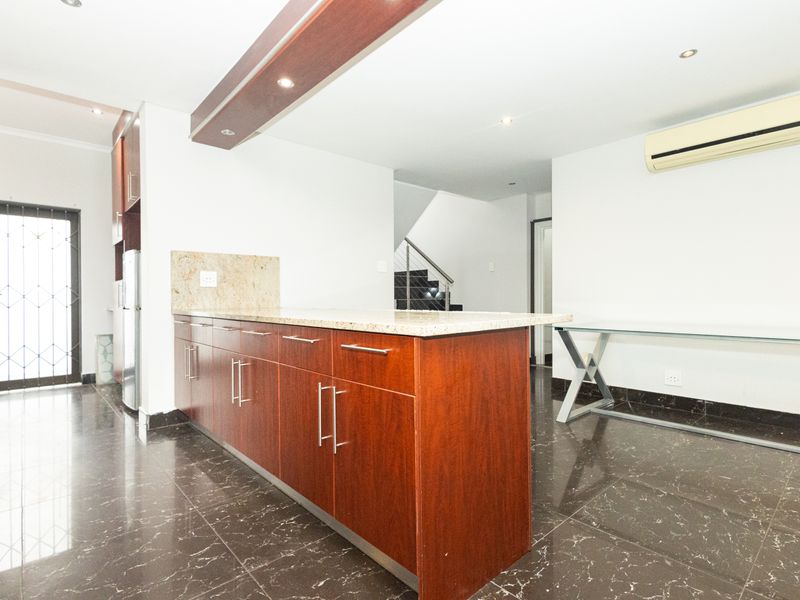 Ultra-Spacious 4 Bedroom Family Home with Exceptional Versatility! - Photo 8