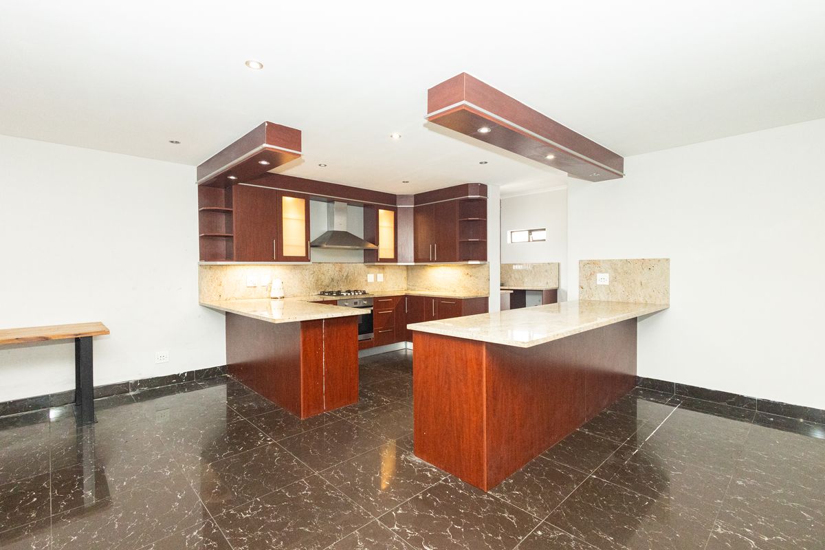 Ultra-Spacious 4 Bedroom Family Home with Exceptional Versatility! - Photo 5