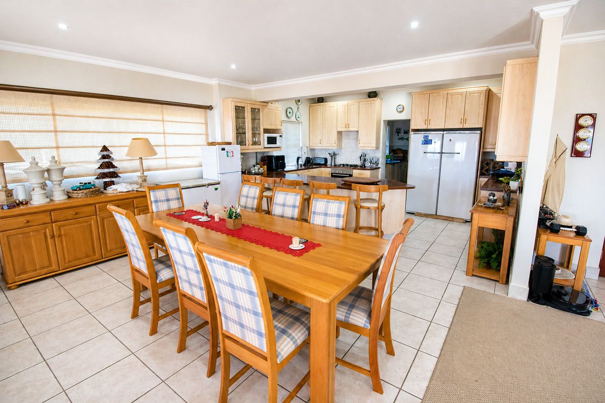 Coastal Comfort & Tranquillity in Santareme – Semi Long-Term Rental with Sea Views - Photo 3