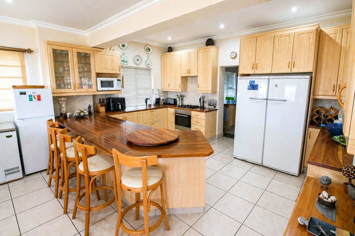 Coastal Comfort & Tranquillity in Santareme – Semi Long-Term Rental with Sea Views - Photo 2