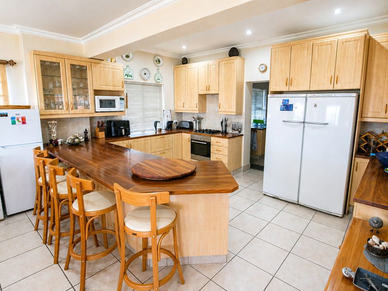 Coastal Comfort & Tranquillity in Santareme – Semi Long-Term Rental with Sea Views - Photo 2
