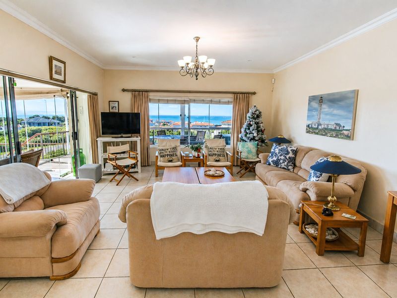 Coastal Comfort & Tranquillity in Santareme – Semi Long-Term Rental with Sea Views - Photo 4