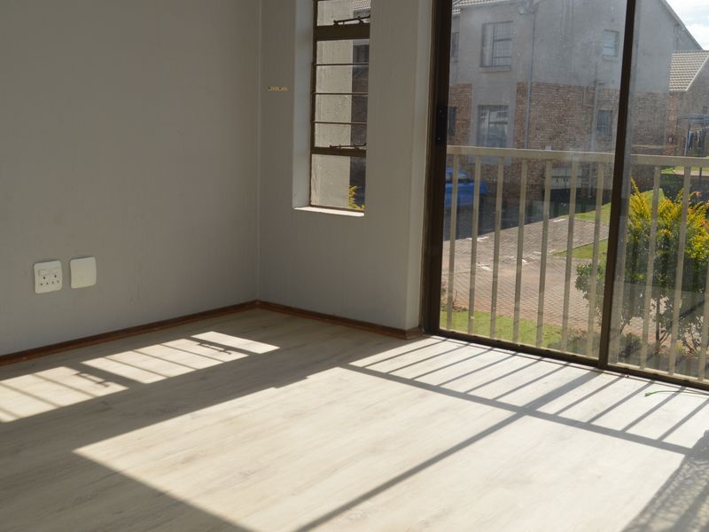Neat Unit in Popular Complex - Photo 8