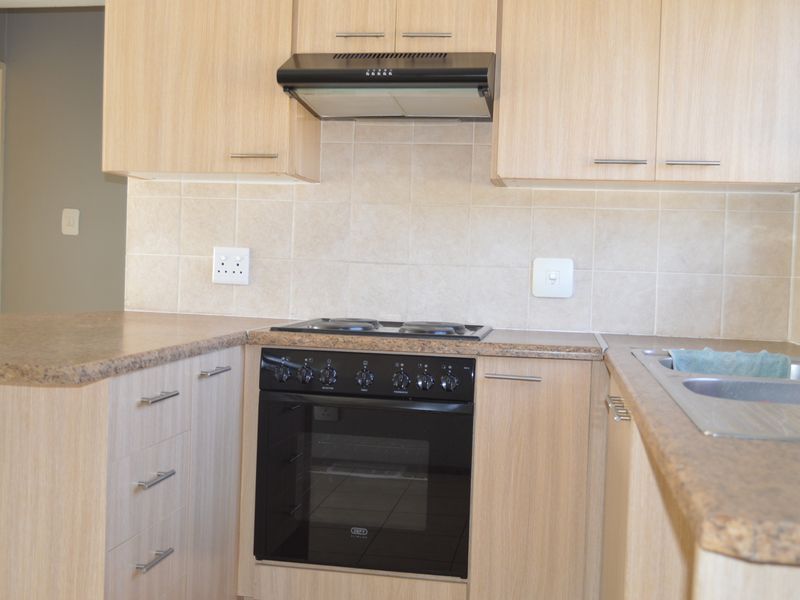 Neat Unit in Popular Complex - Photo 5