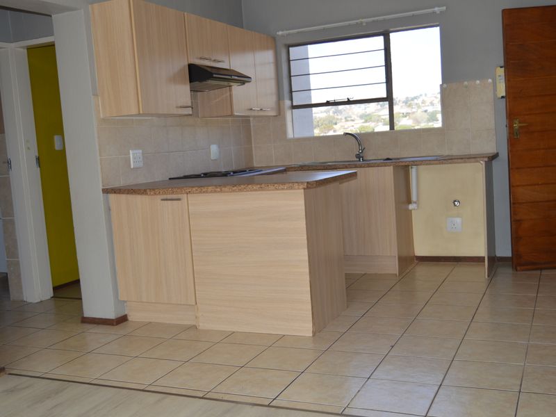 Neat Unit in Popular Complex - Photo 7