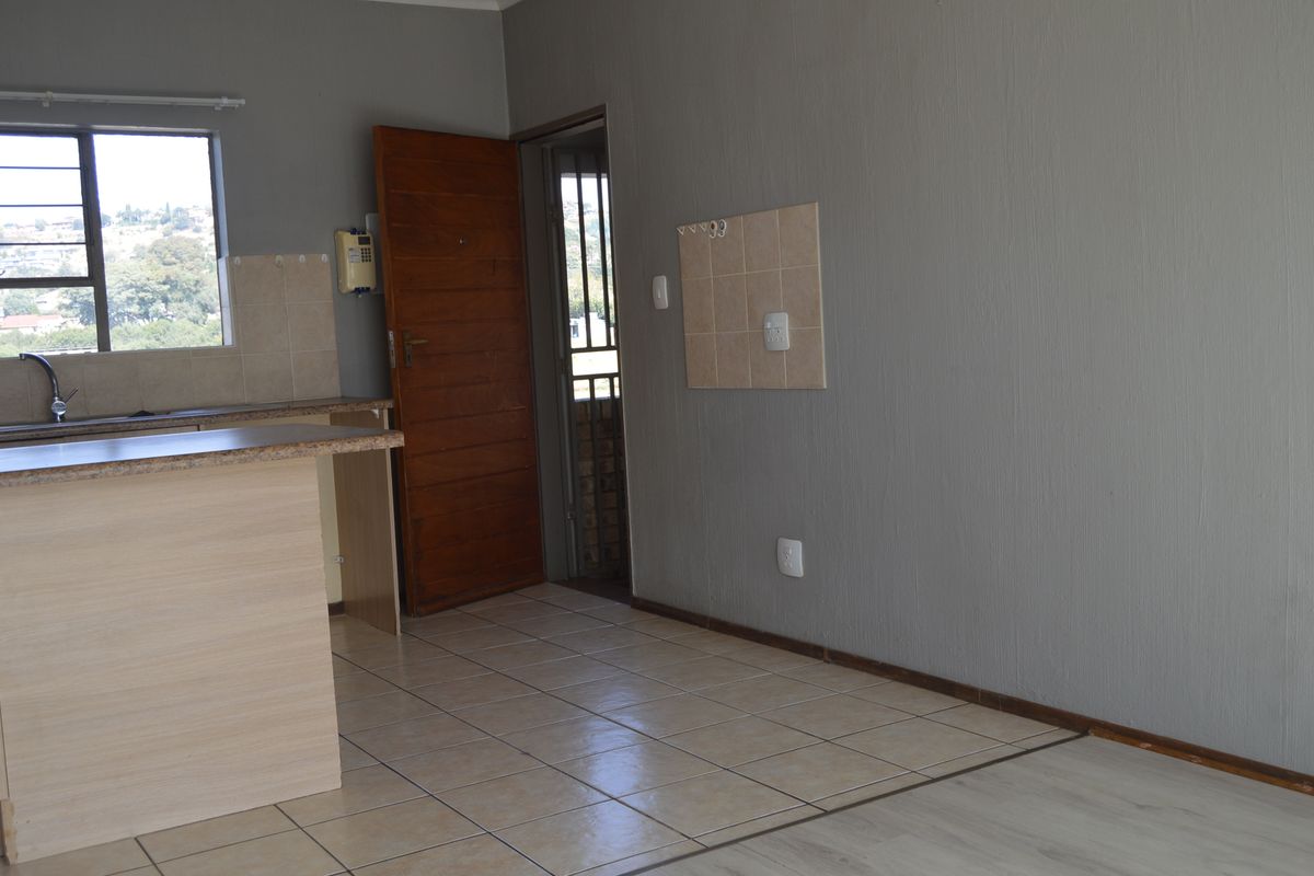 Neat Unit in Popular Complex - Photo 3