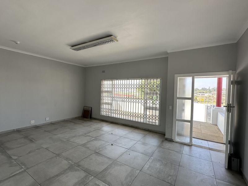 Large Property (Two Separate Spaces) Ideal For Office/Business Space - For Sale - Photo 4