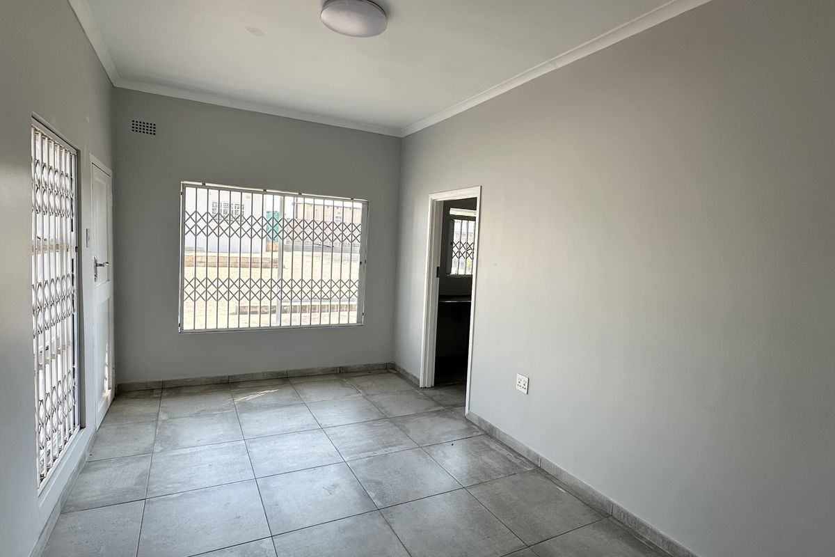 Large Property (Two Separate Spaces) Ideal For Office/Business Space - For Sale - Photo 5