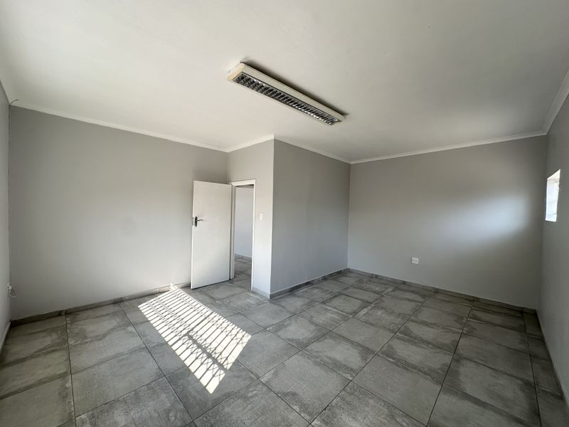 Large Property (Two Separate Spaces) Ideal For Office/Business Space - For Sale - Photo 9