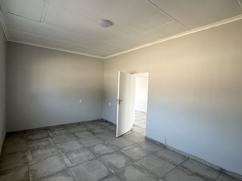 Large Property (Two Separate Spaces) Ideal For Office/Business Space - For Sale - Photo 6