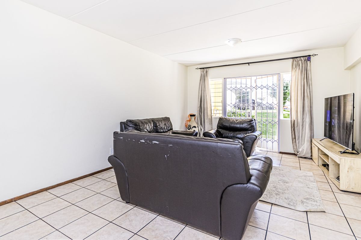 Secure Complex Life Style Living - Photo 5