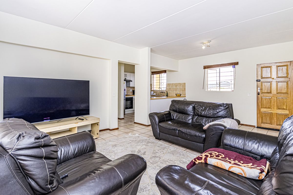 Secure Complex Life Style Living - Photo 4