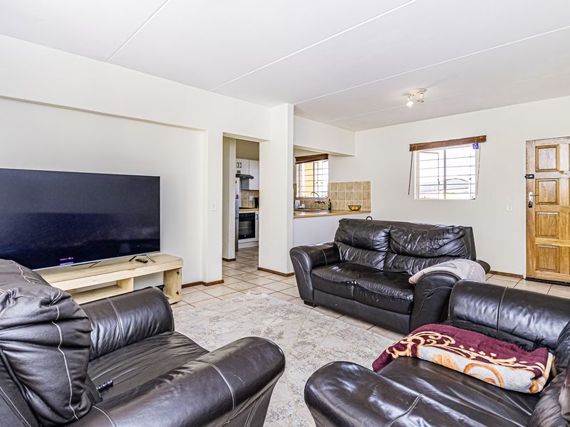Secure Complex Life Style Living - Photo 4