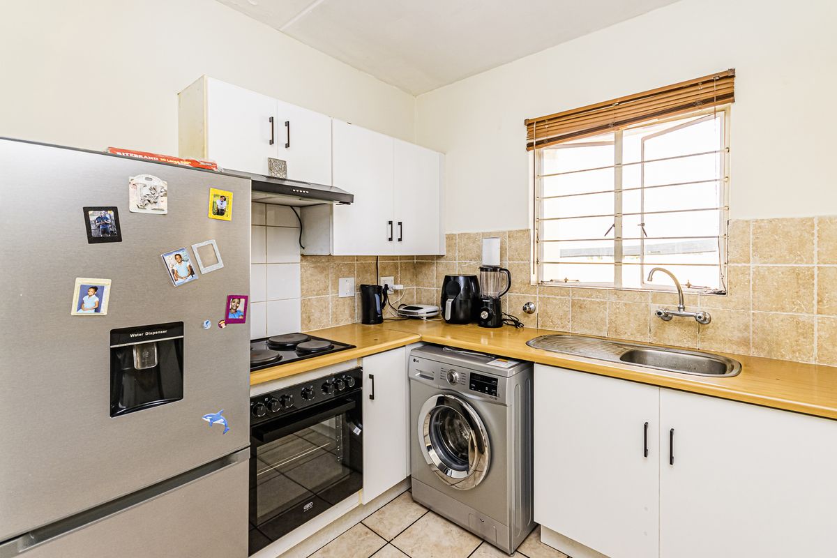 Secure Complex Life Style Living - Photo 2
