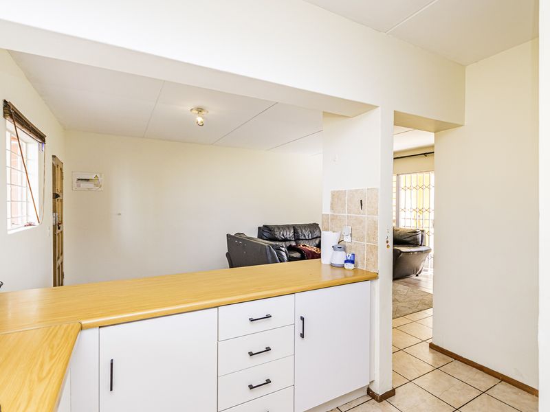 Secure Complex Life Style Living - Photo 3
