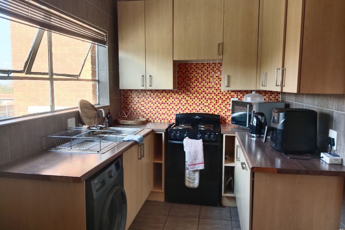 2 Bedroom 1 Bathroom Alberton North - Photo 5