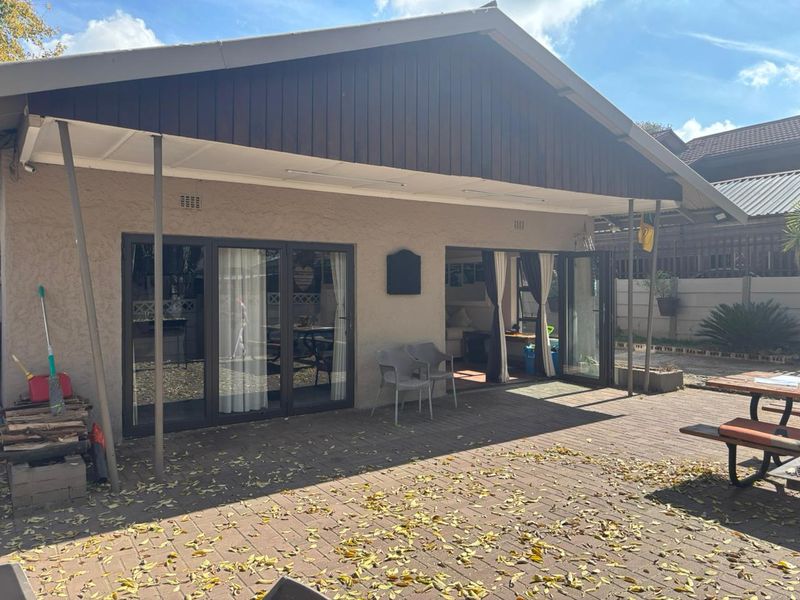 Spacious pet-friendly 3-bedroom home in Alberton North, minutes from Alberton City. - Photo 2