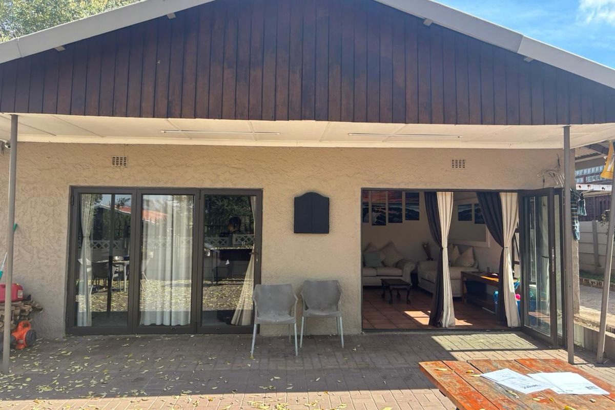 Spacious pet-friendly 3-bedroom home in Alberton North, minutes from Alberton City. - Photo 3
