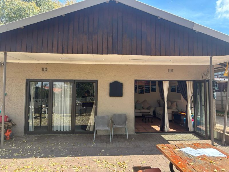 Spacious pet-friendly 3-bedroom home in Alberton North, minutes from Alberton City. - Photo 3