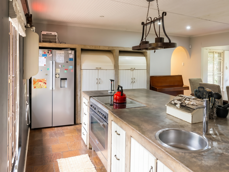 Large Family Home and More - Photo 8
