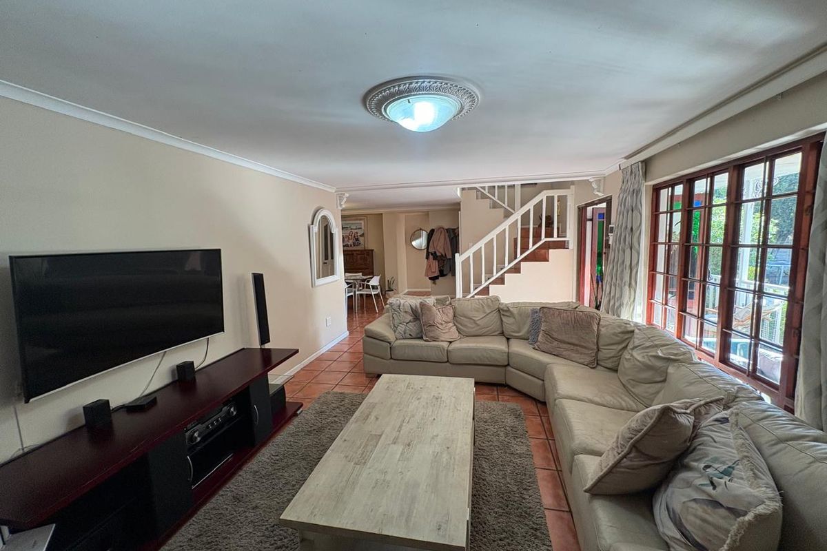 Lovely 4 beds double storey home for sale  in Parklands! - Photo 5