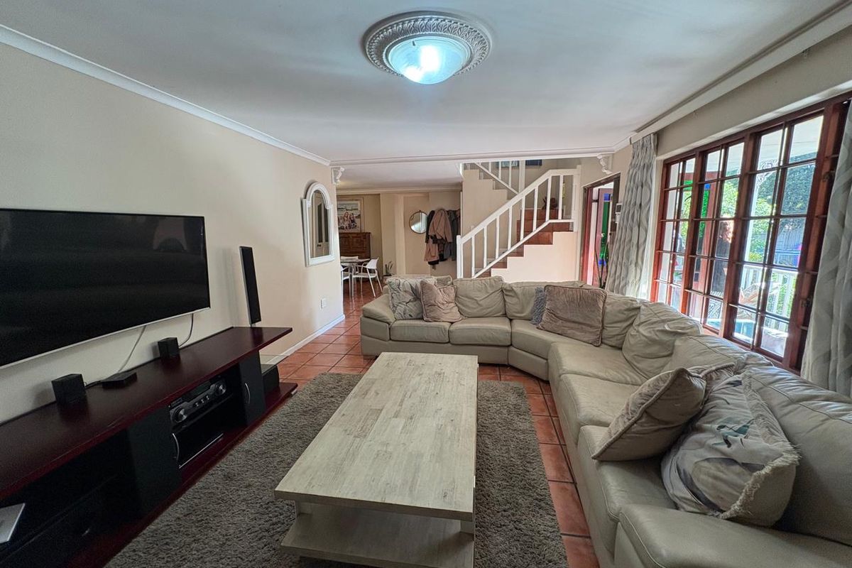 Lovely 4 beds double storey home for sale  in Parklands! - Photo 3