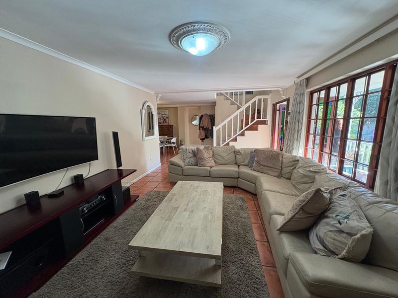 Lovely 4 beds double storey home for sale  in Parklands! - Photo 3