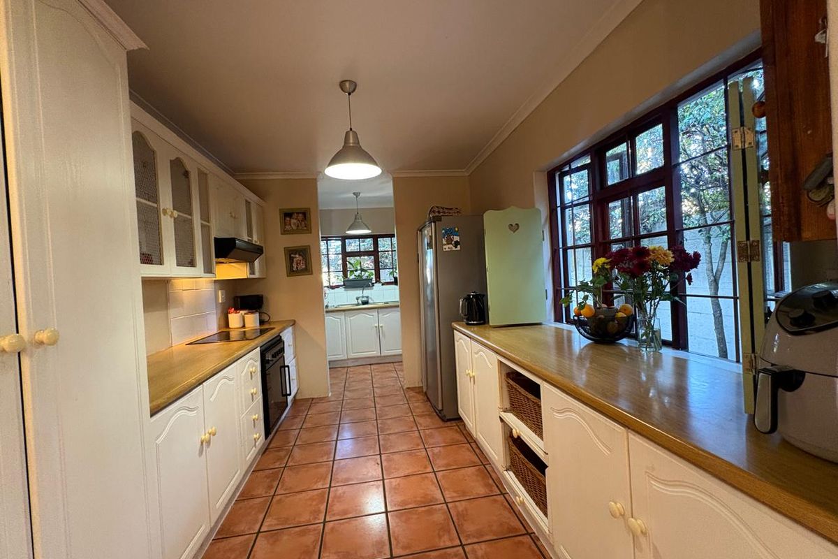Lovely 4 beds double storey home for sale  in Parklands! - Photo 4