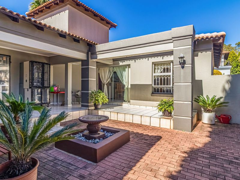 Single Level, Secure, Estate Living! - Photo 3